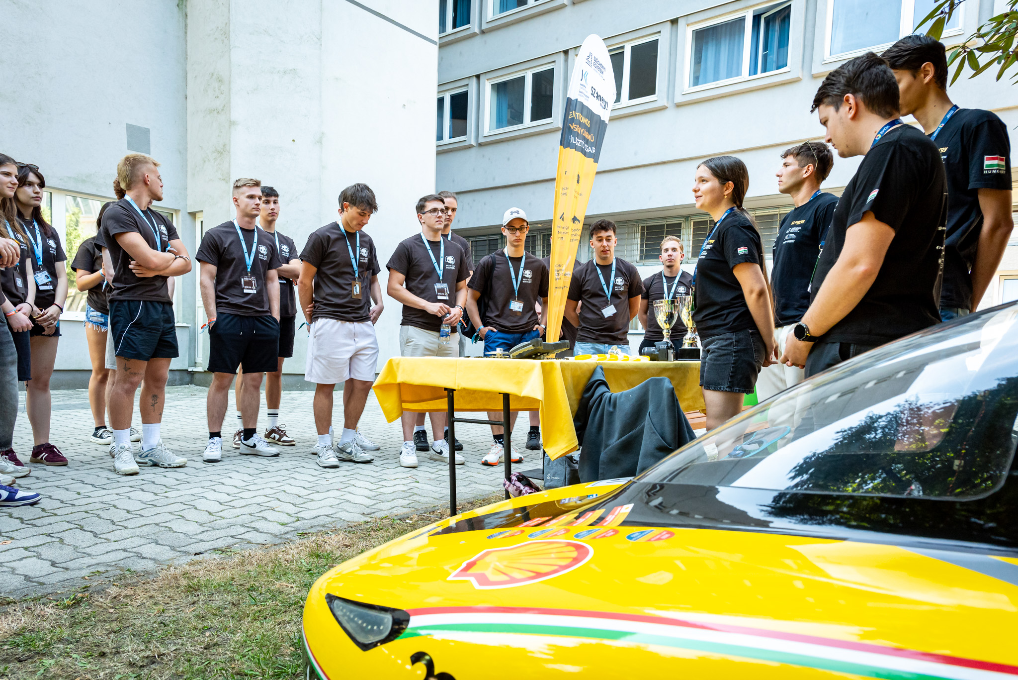 At night, entertainment took centre stage at the Bridge Student and Faculty Club. (Photos: András Adorján)